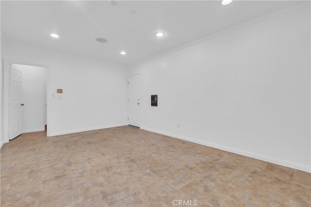 313 N Broadway 9