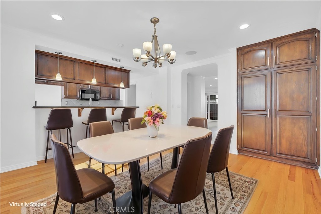 313 N Broadway 9