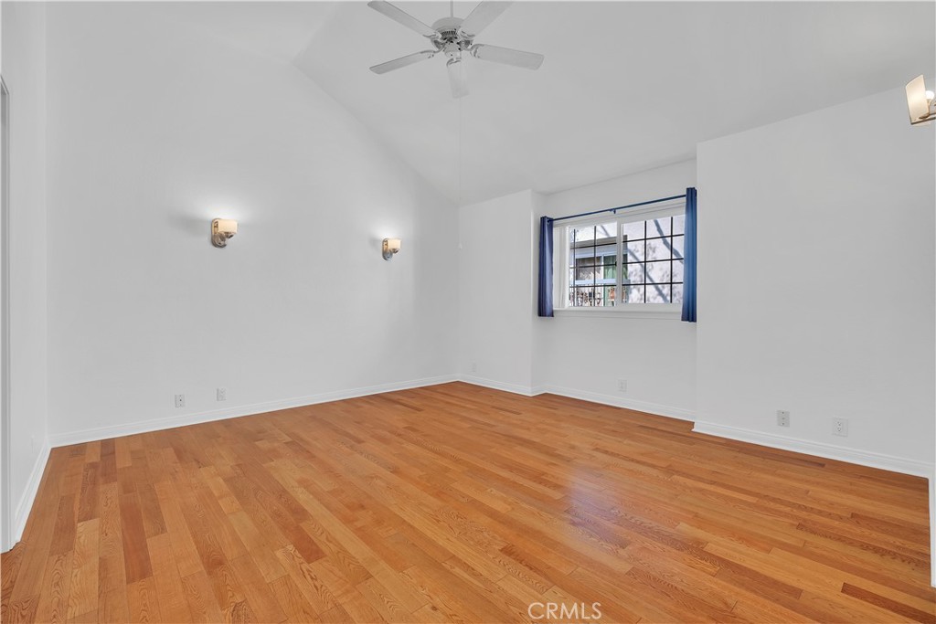 313 N Broadway 9