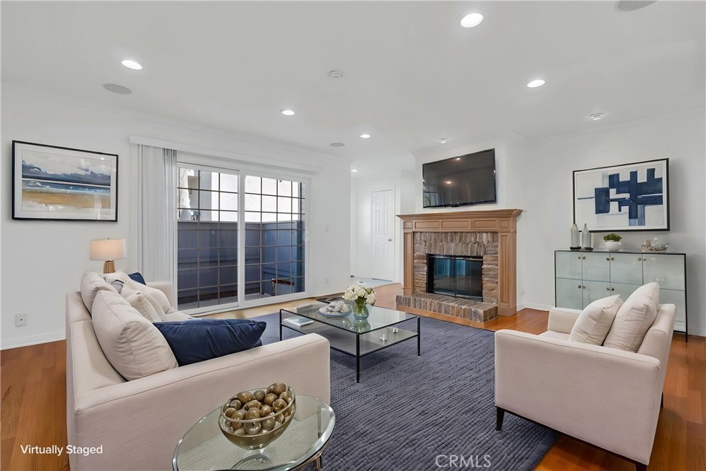 313 N Broadway 9
