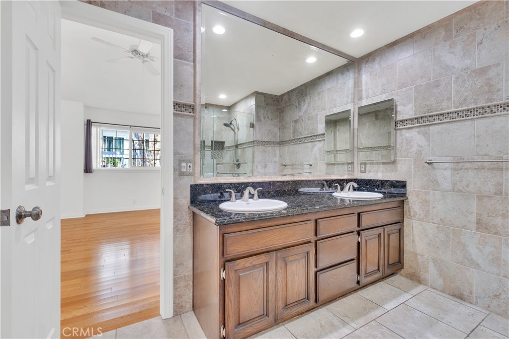 313 N Broadway 9