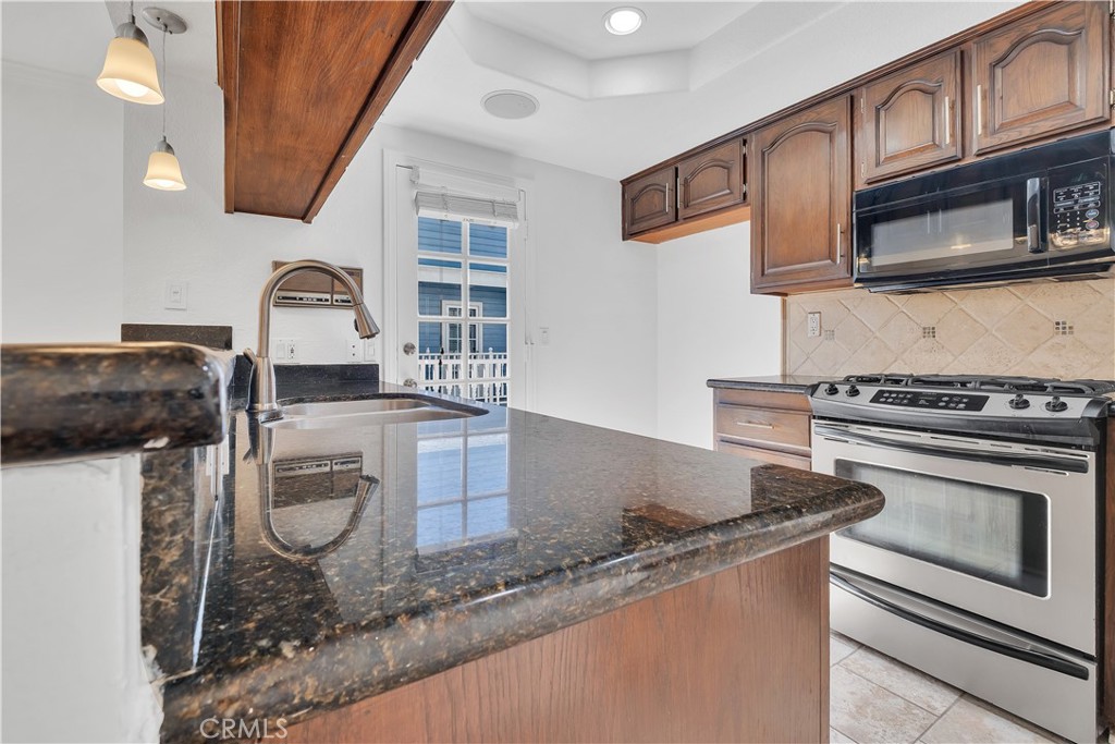 313 N Broadway 9