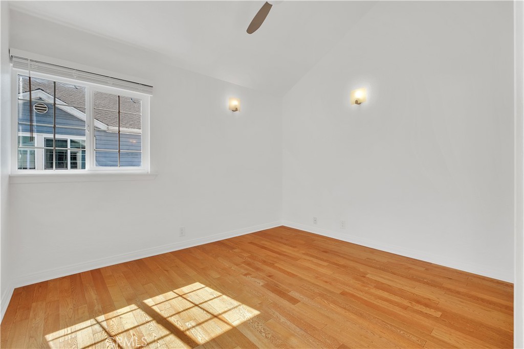 313 N Broadway 9