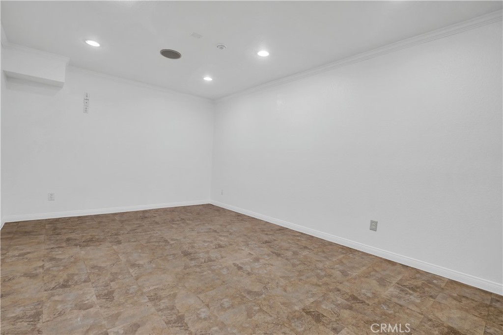 313 N Broadway 9