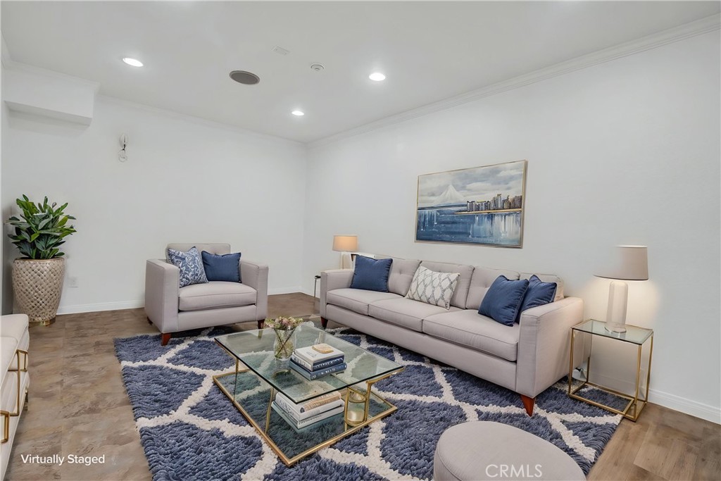 313 N Broadway 9