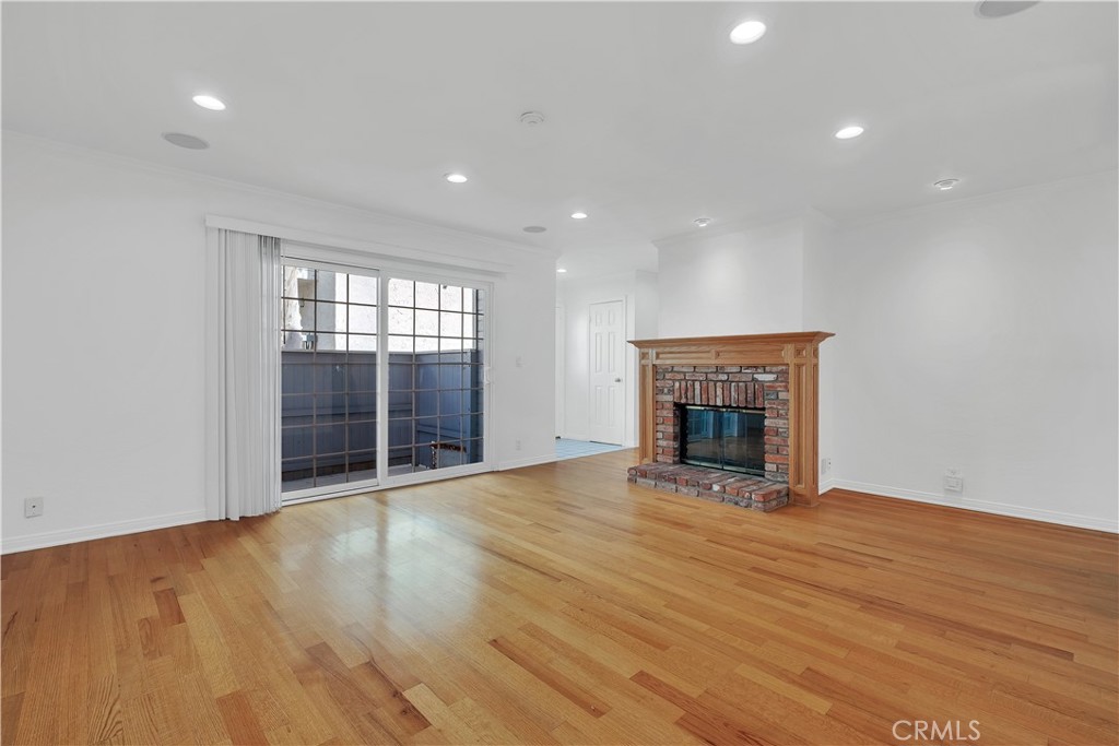 313 N Broadway 9