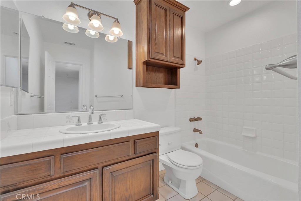 313 N Broadway 9