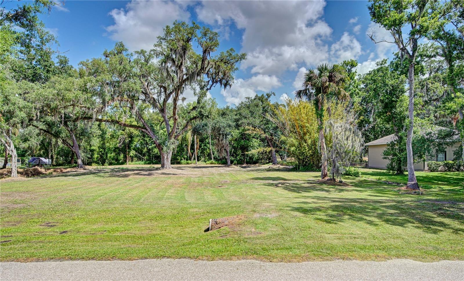 2091 NE VOSS OAKS CIR