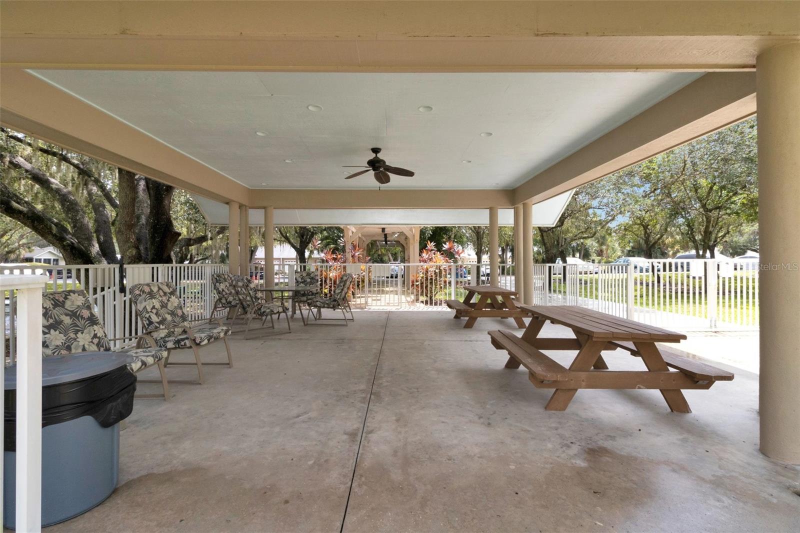 1350 OLD OAK TRL