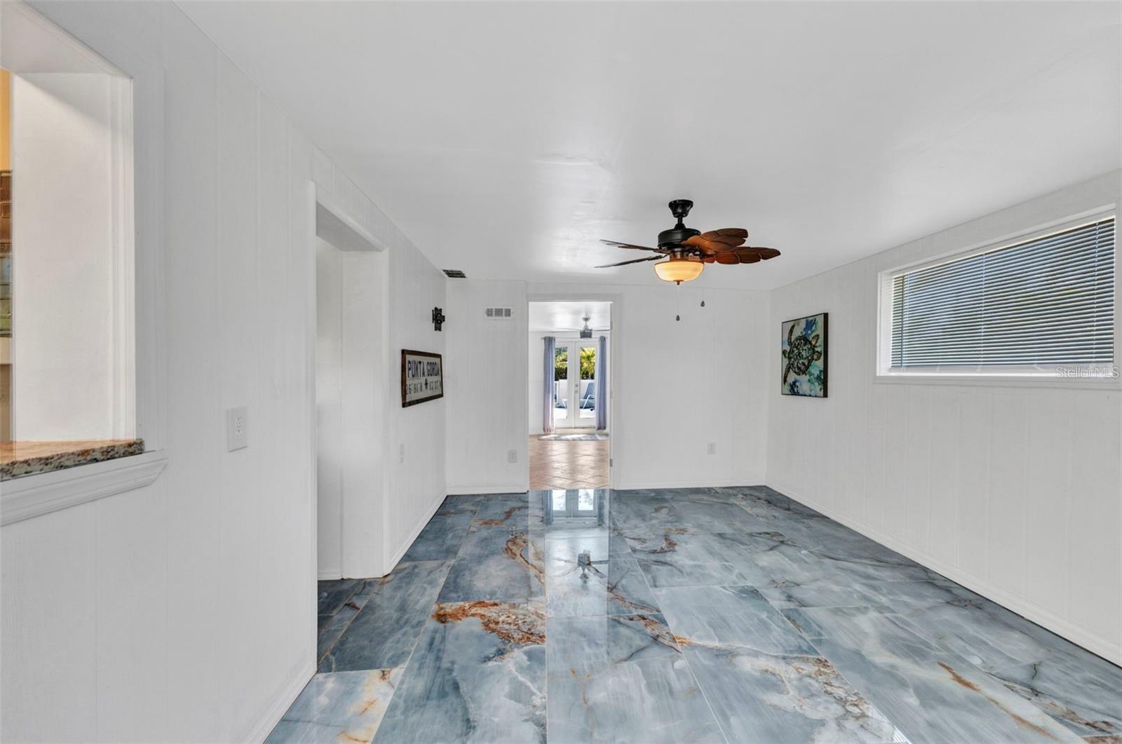 312 DARST AVE