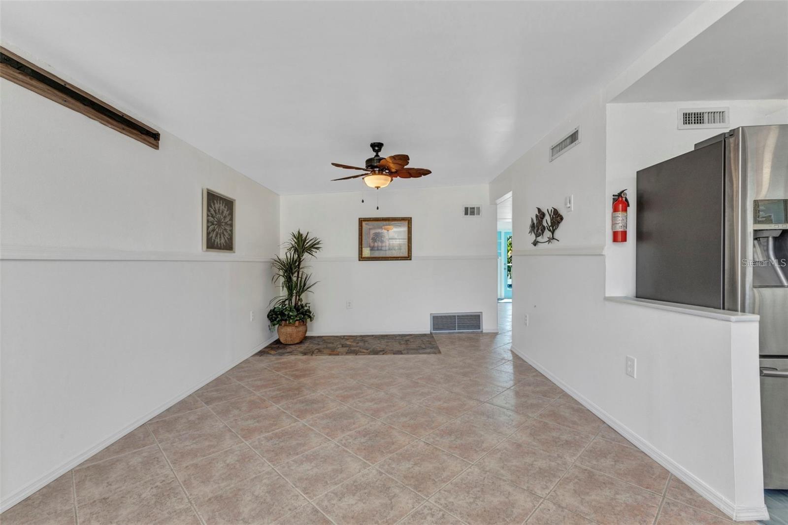 312 DARST AVE