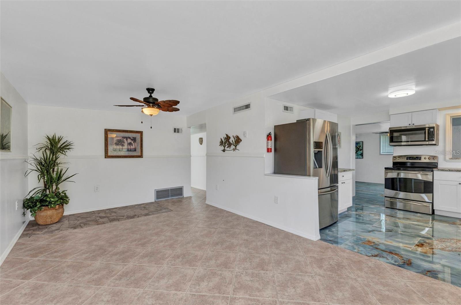 312 DARST AVE