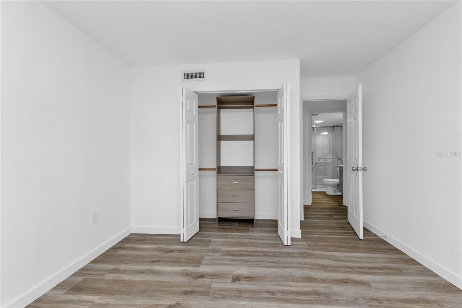 2290 AARON ST #109