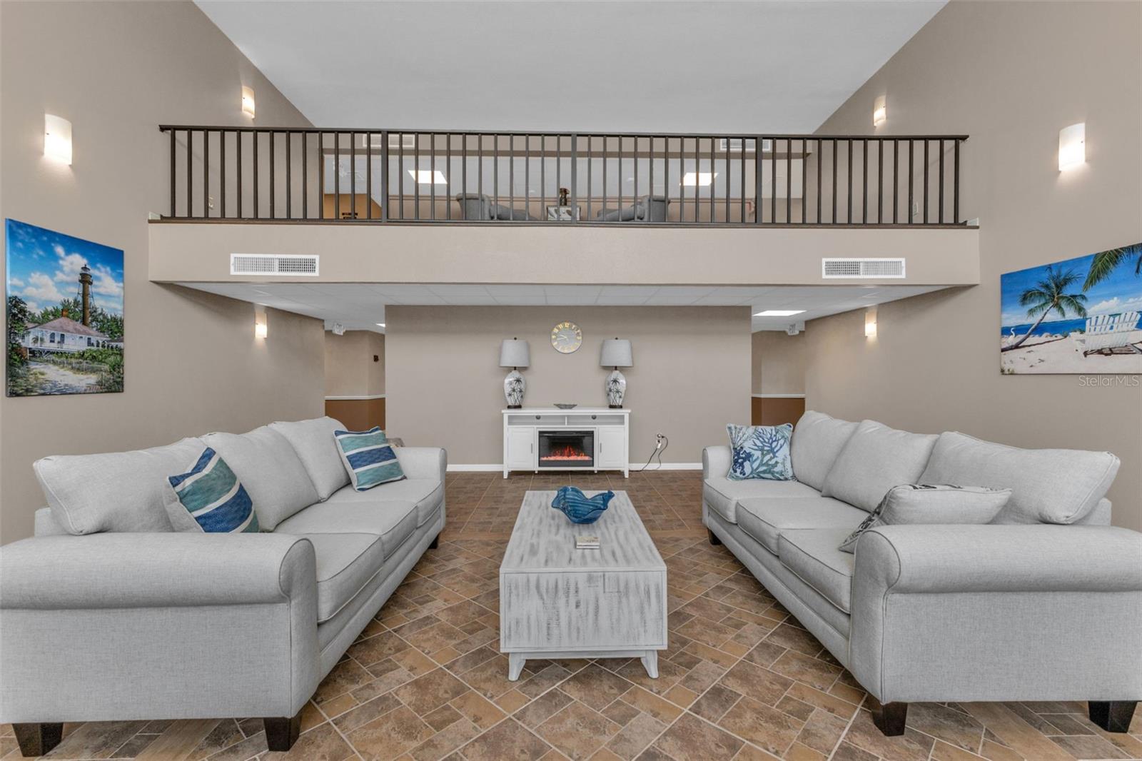 2290 AARON ST #109