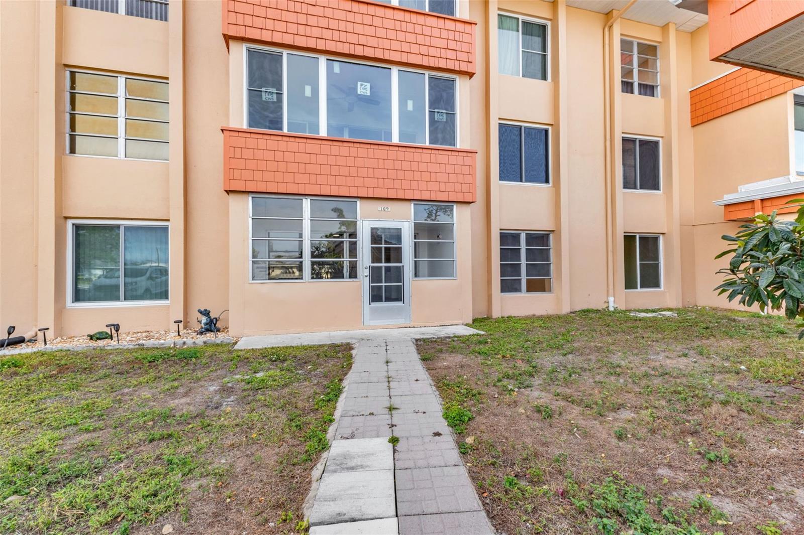 2290 AARON ST #109