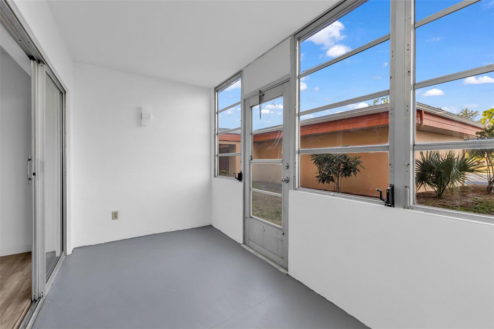 2290 AARON ST #109