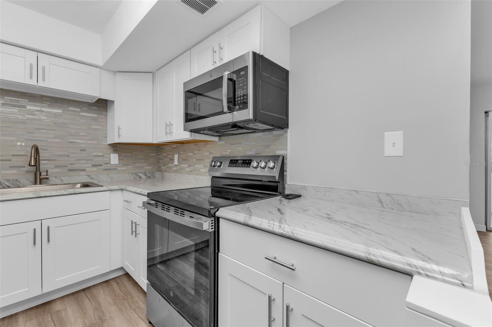 2290 AARON ST #109