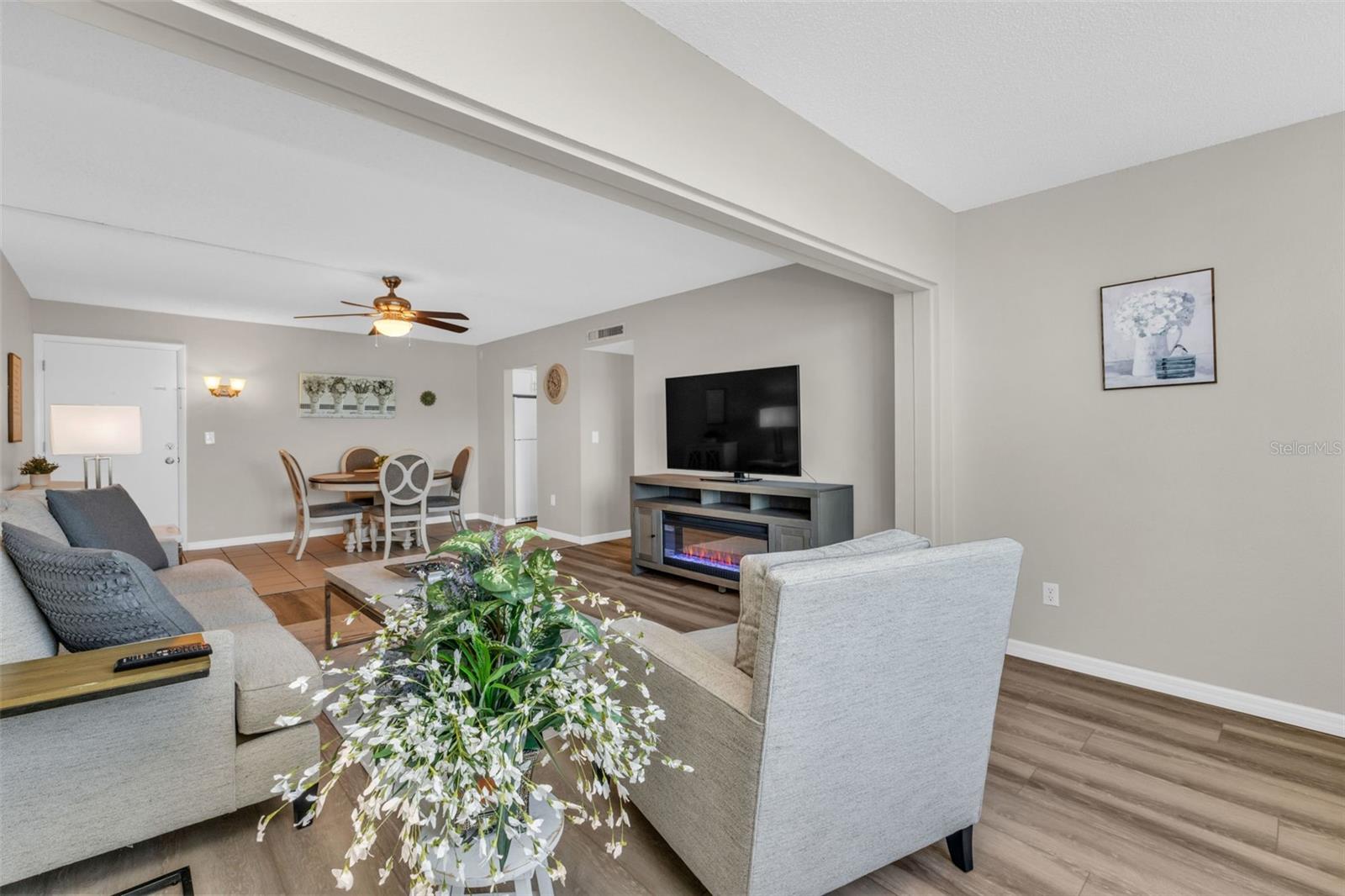 2290 AARON ST #213