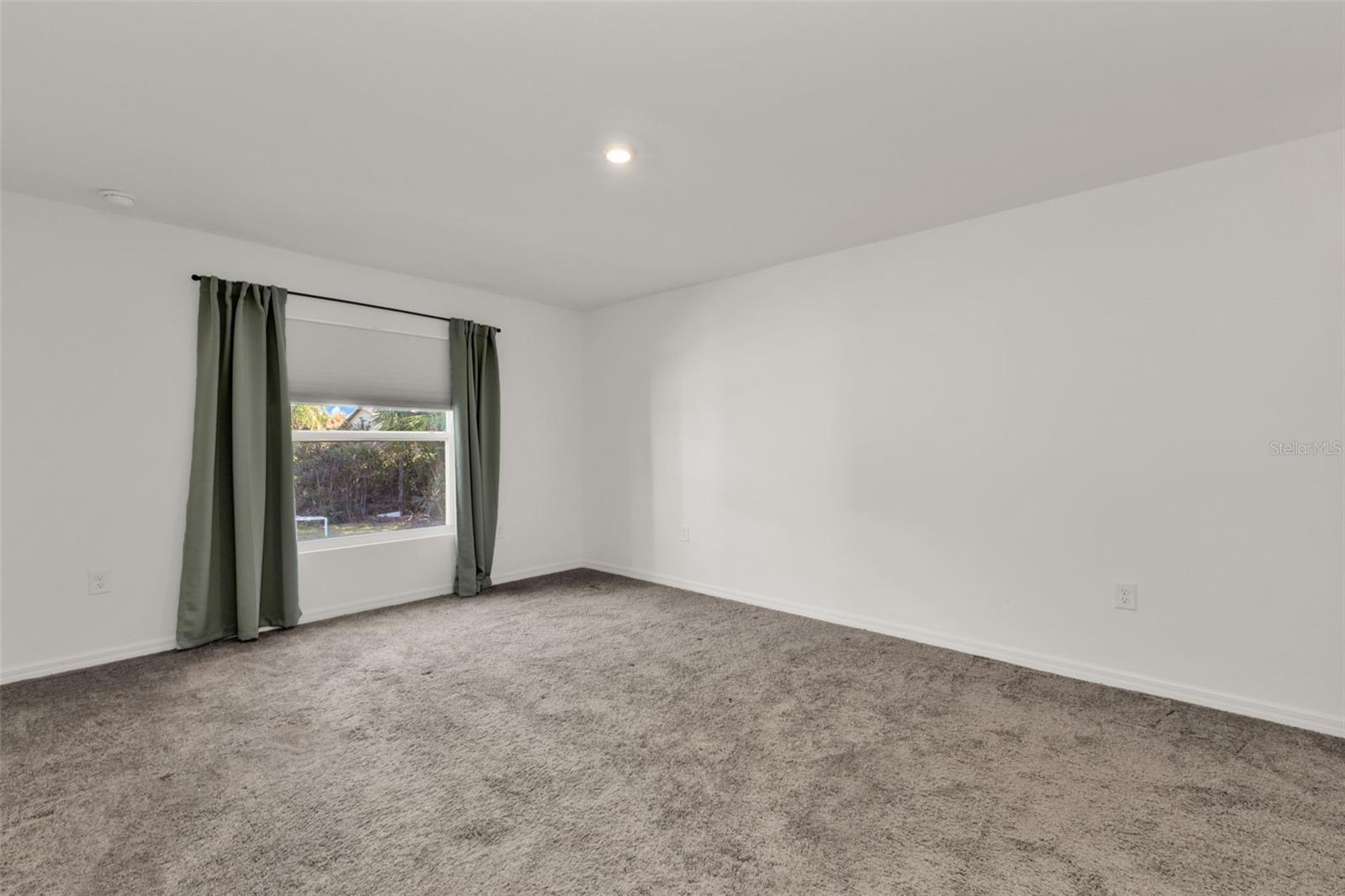 1074 MARCUS ST