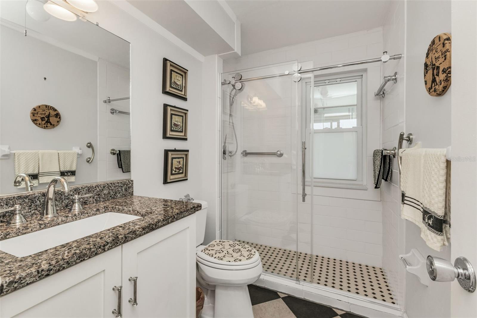 137 BEDFORD DR NE