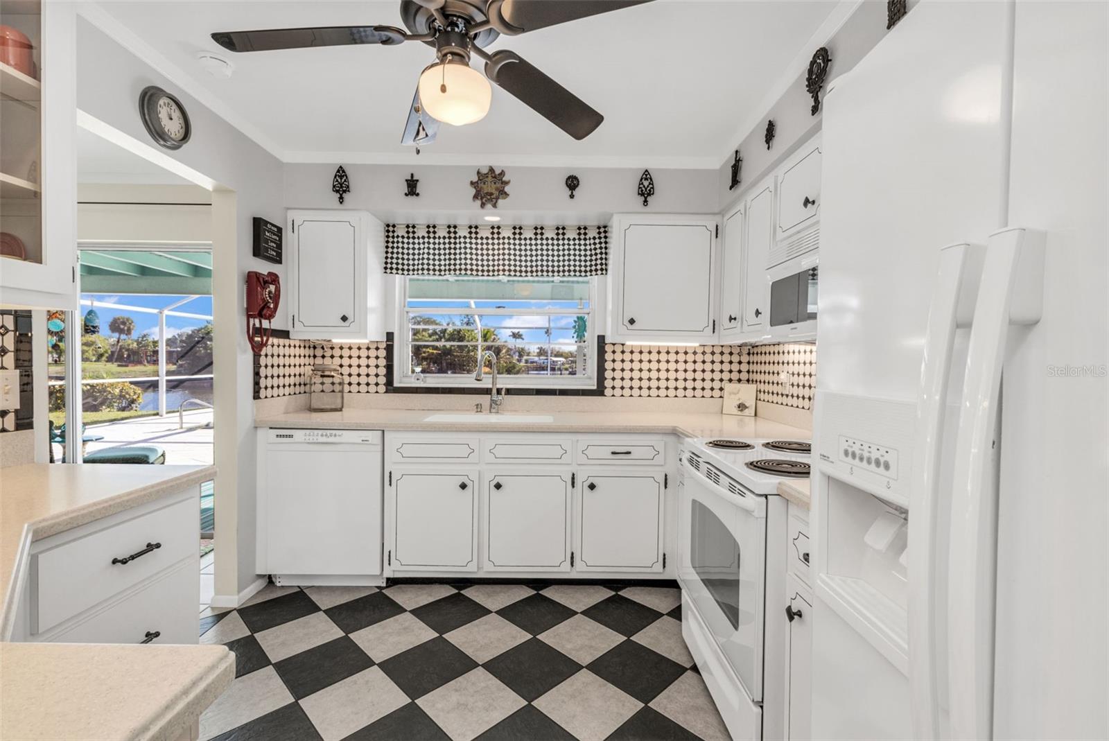 137 BEDFORD DR NE