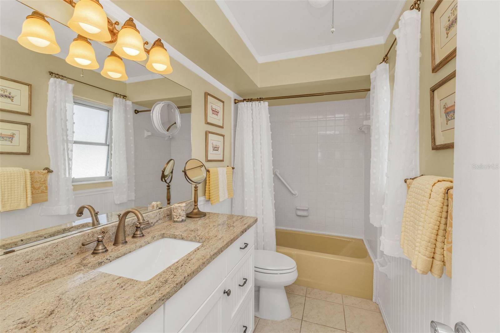 137 BEDFORD DR NE