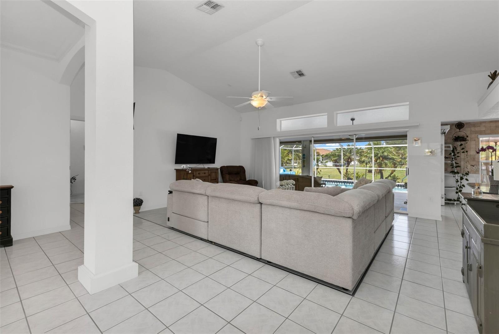 303 PARAMARIBO ST
