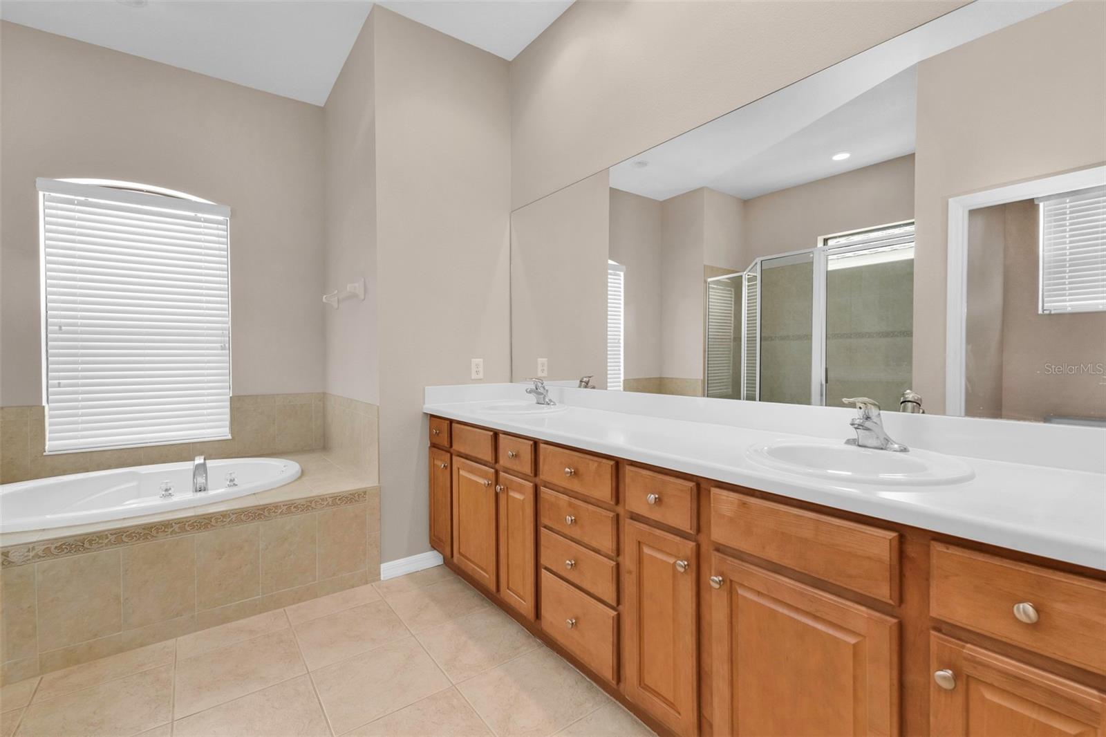 24425 LAKEVIEW PL