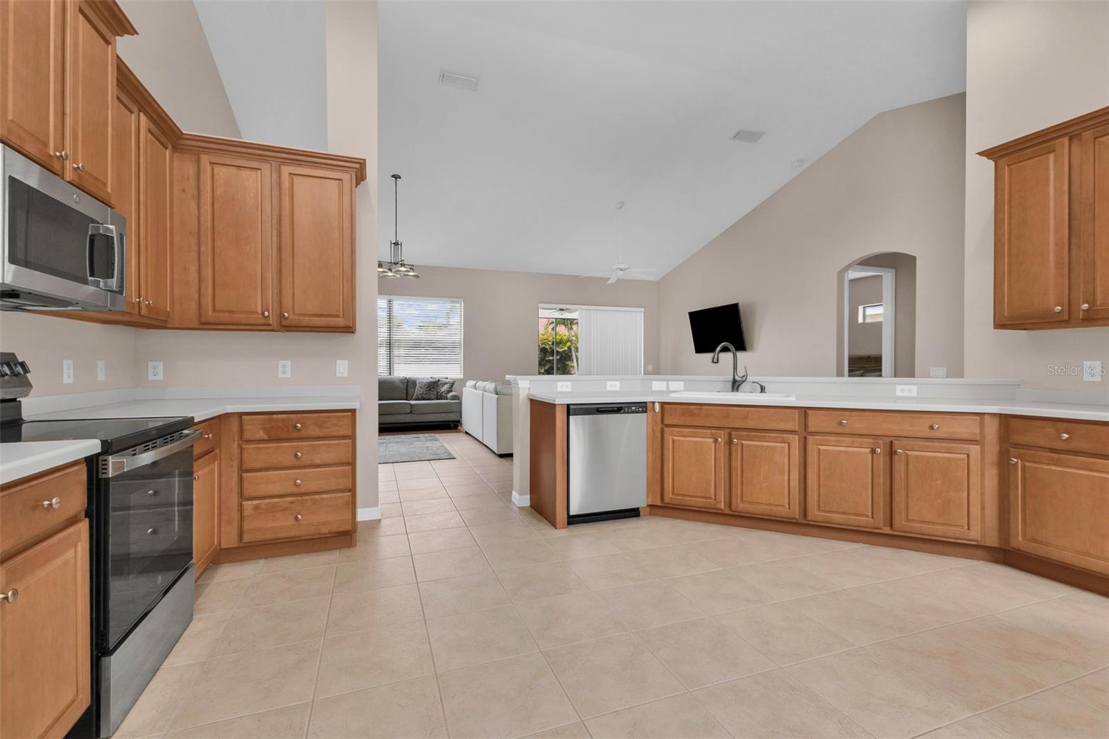 24425 LAKEVIEW PL