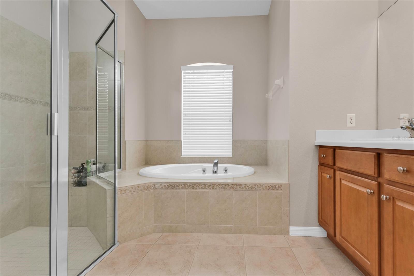 24425 LAKEVIEW PL