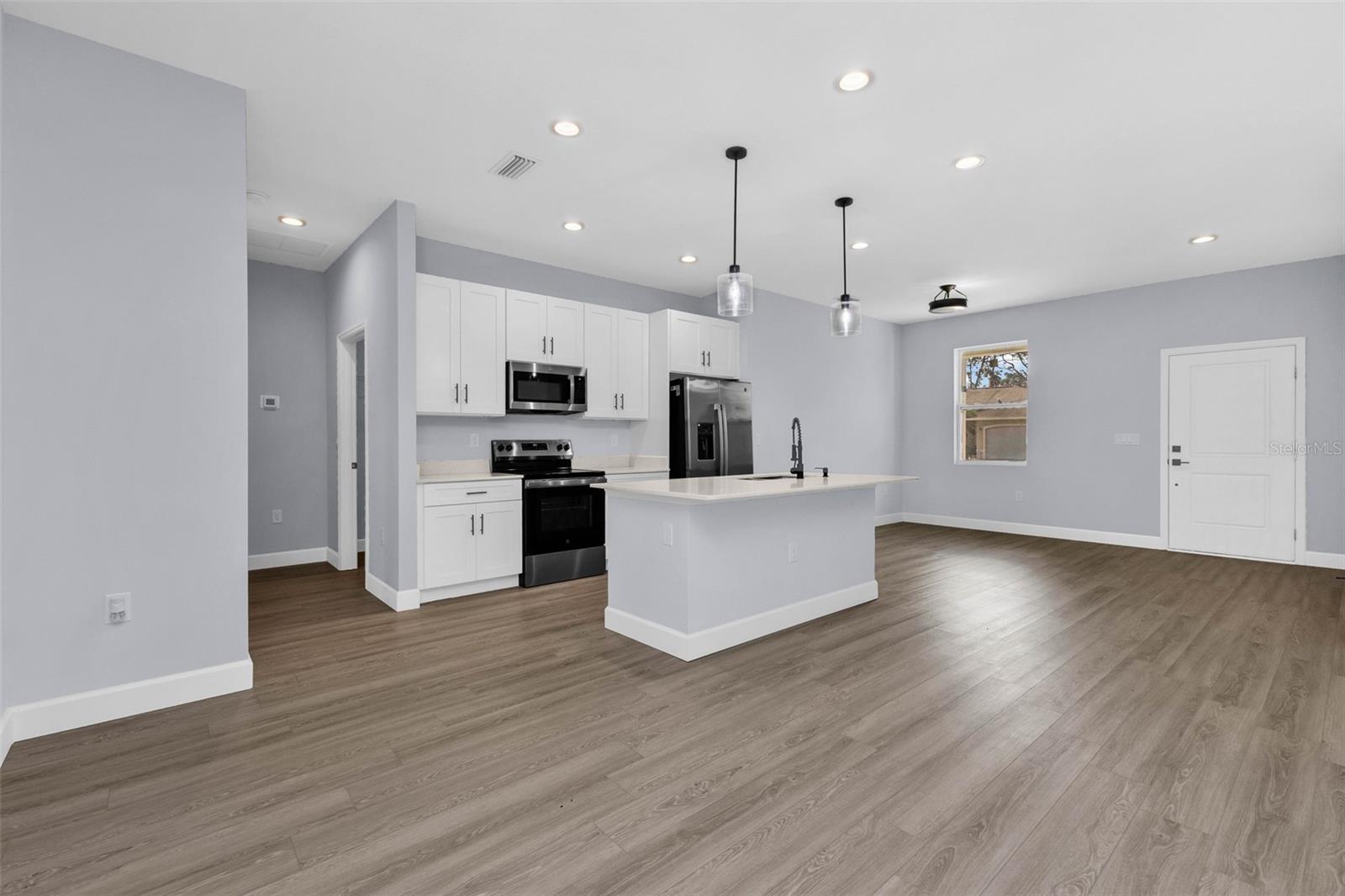 71 STANHOPE ST