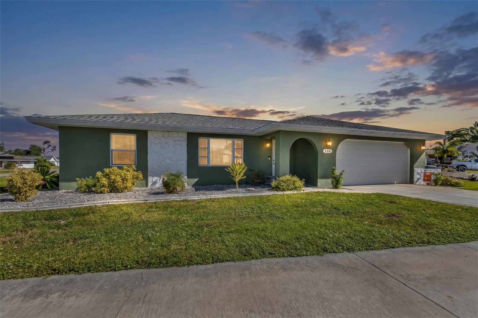 574 Azalea Ave NW Port Charlotte Fl Us 33952 Mfrc7532262