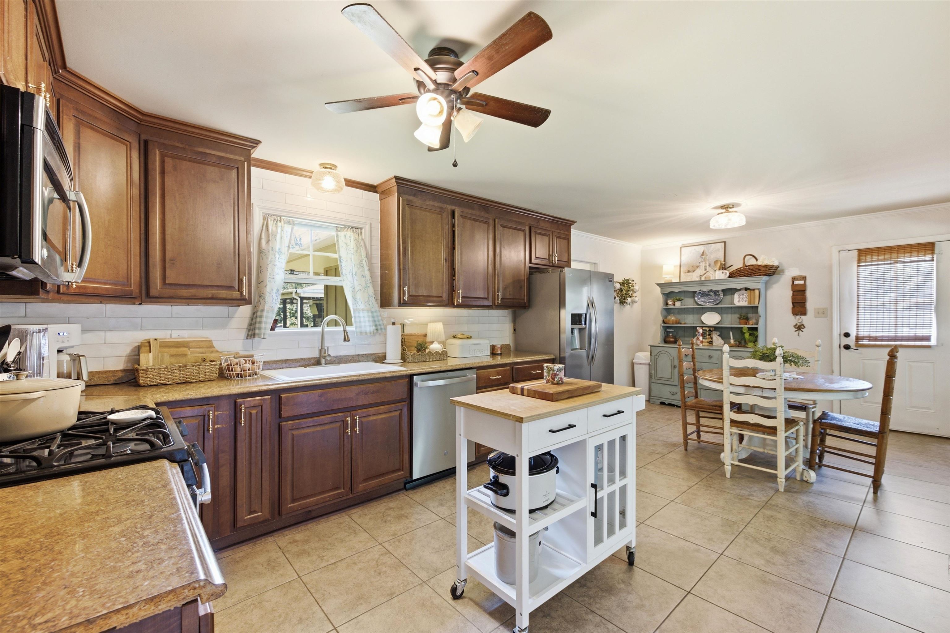 4220 COWAN RD