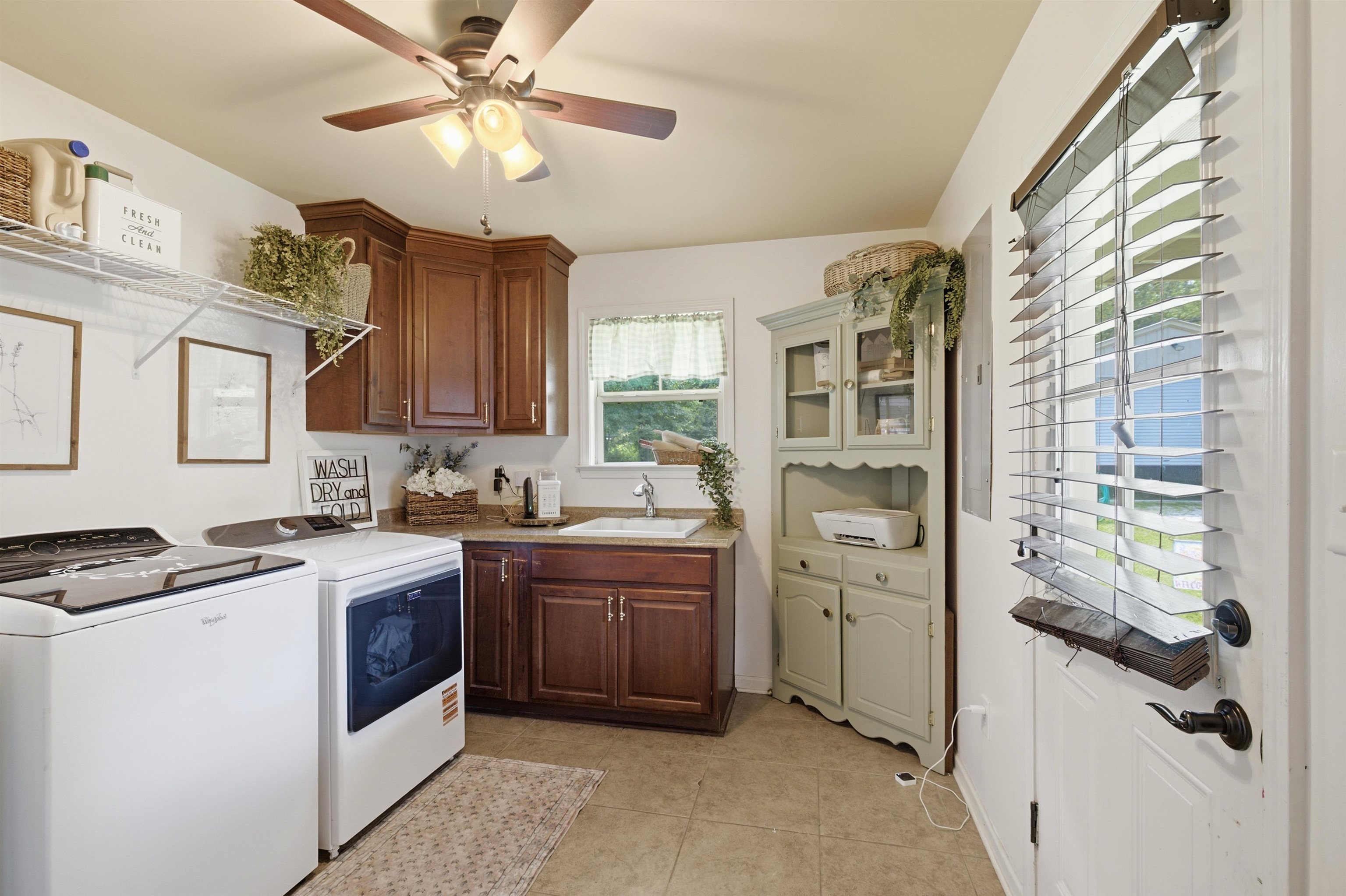 4220 COWAN RD