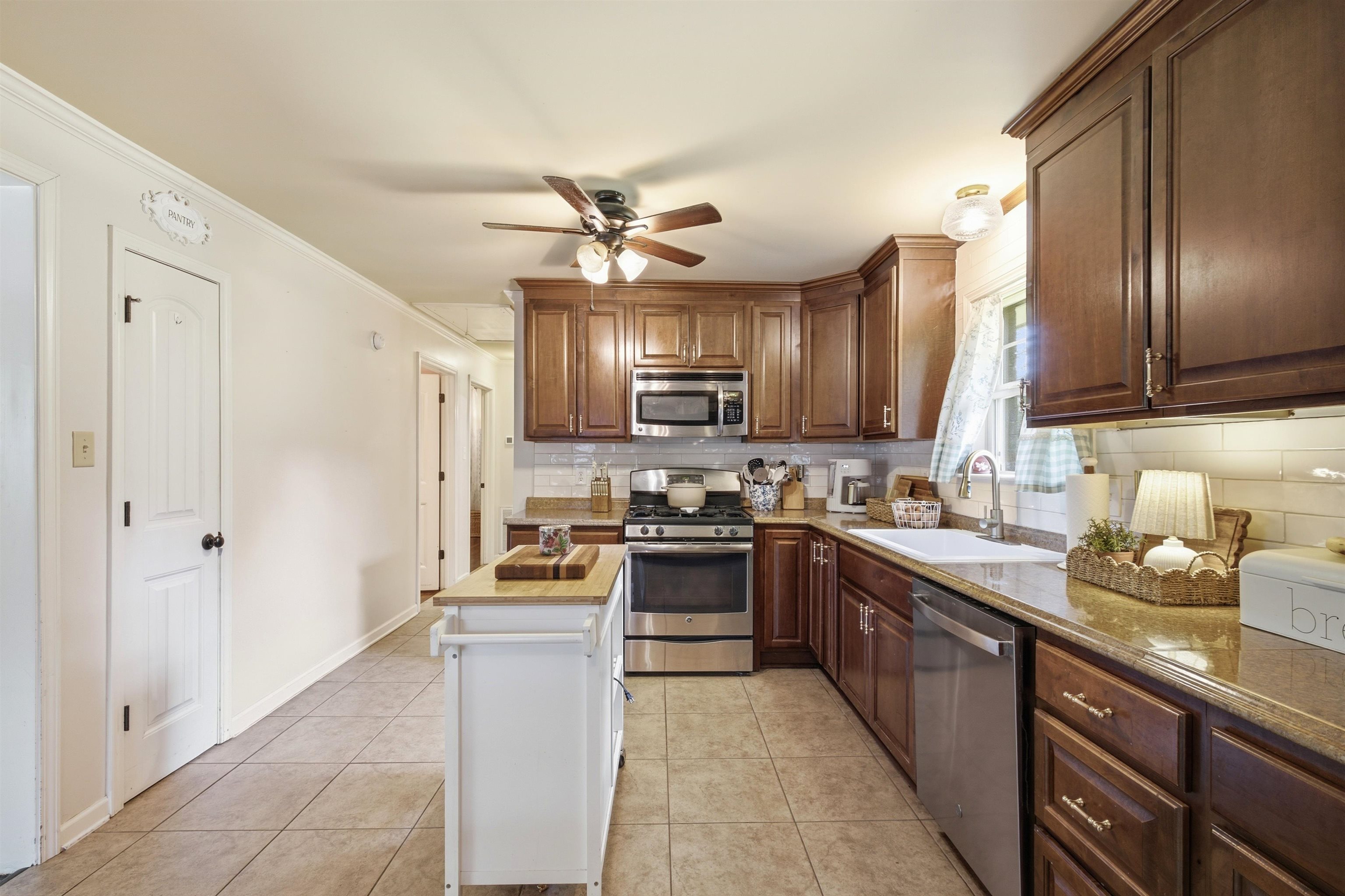 4220 COWAN RD