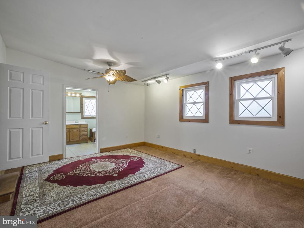 918 N Forest Trl