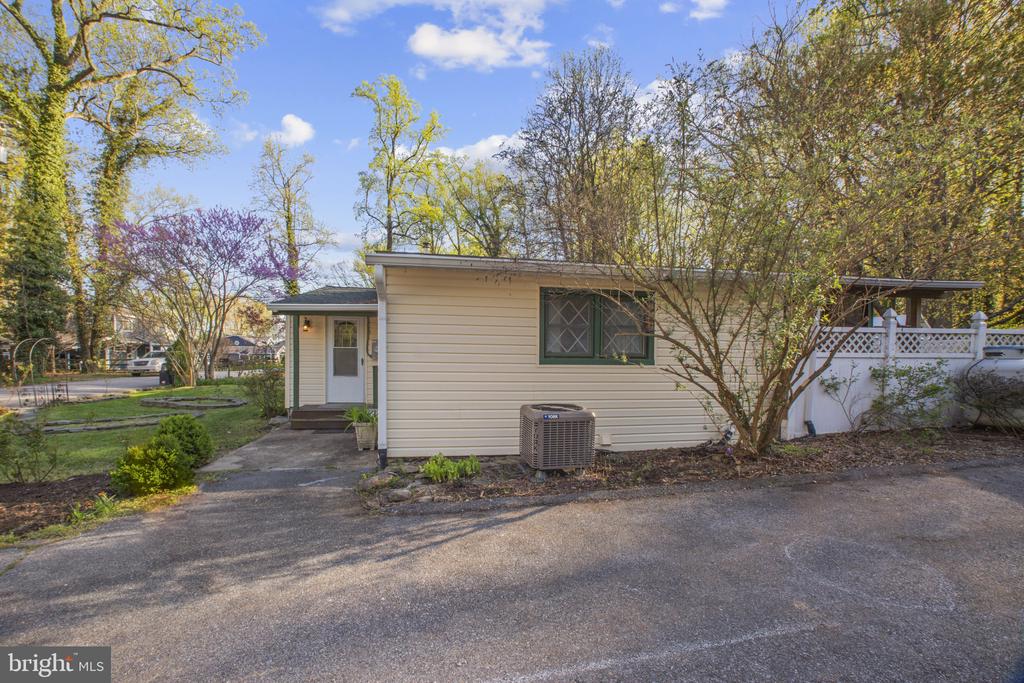 918 N Forest Trl