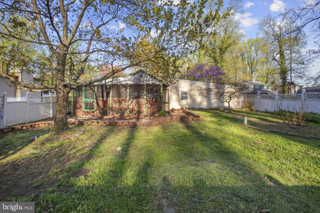 918 N Forest Trl