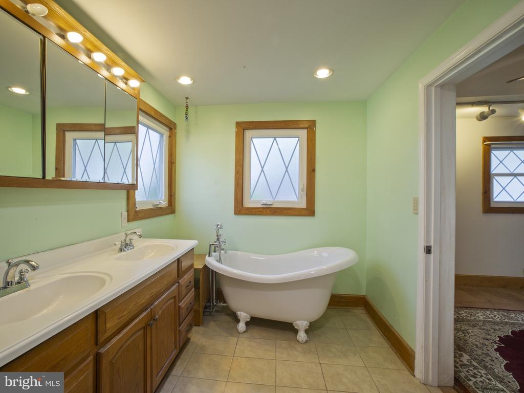 918 N Forest Trl