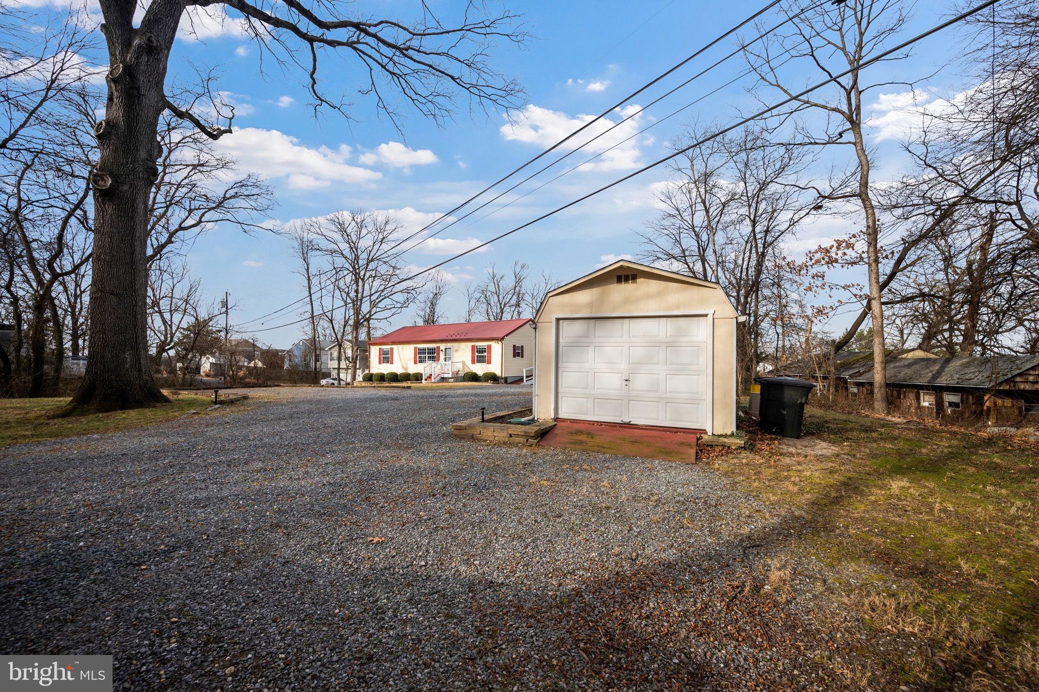 1572 ANNAPOLIS DRIVE