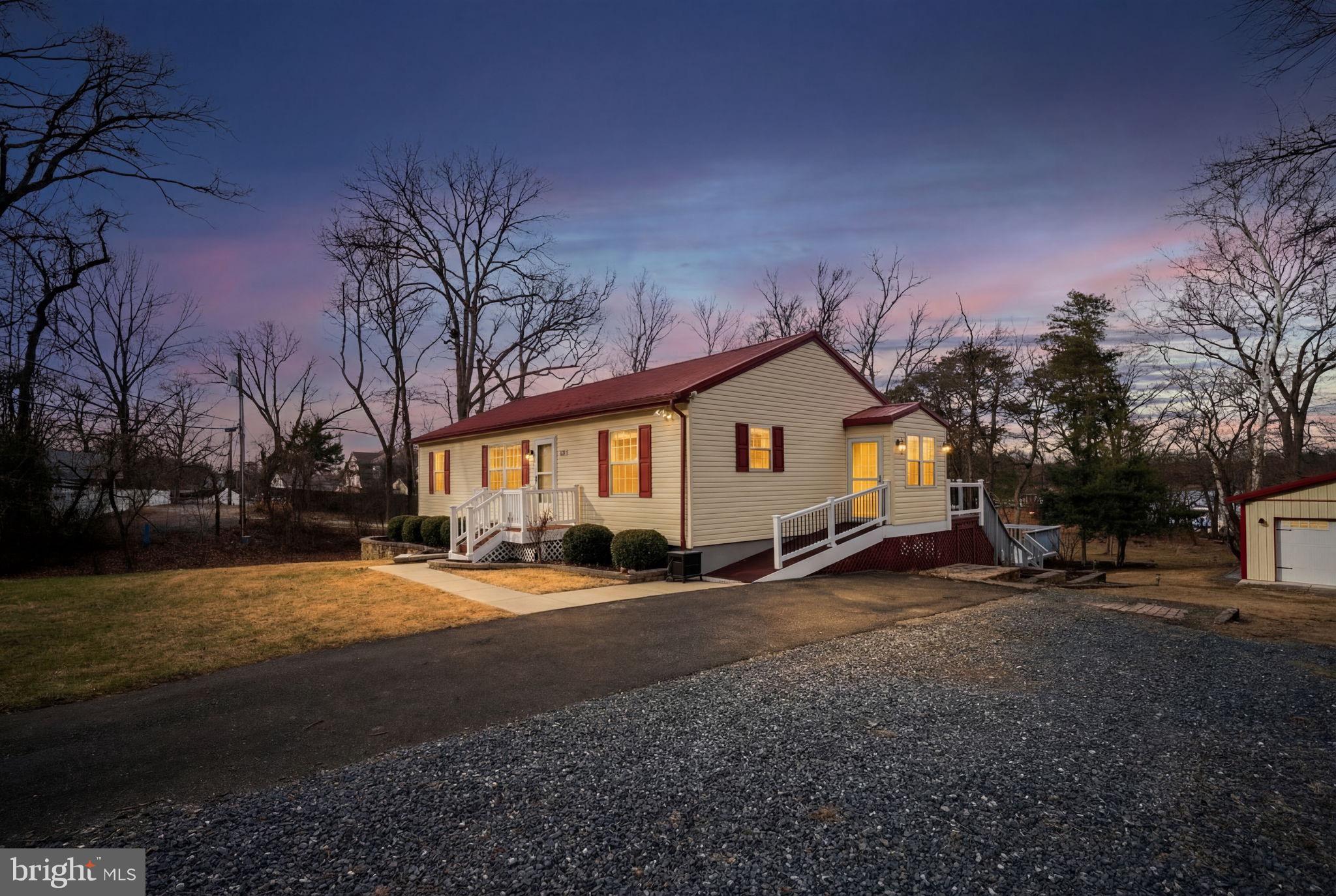 1572 ANNAPOLIS DRIVE