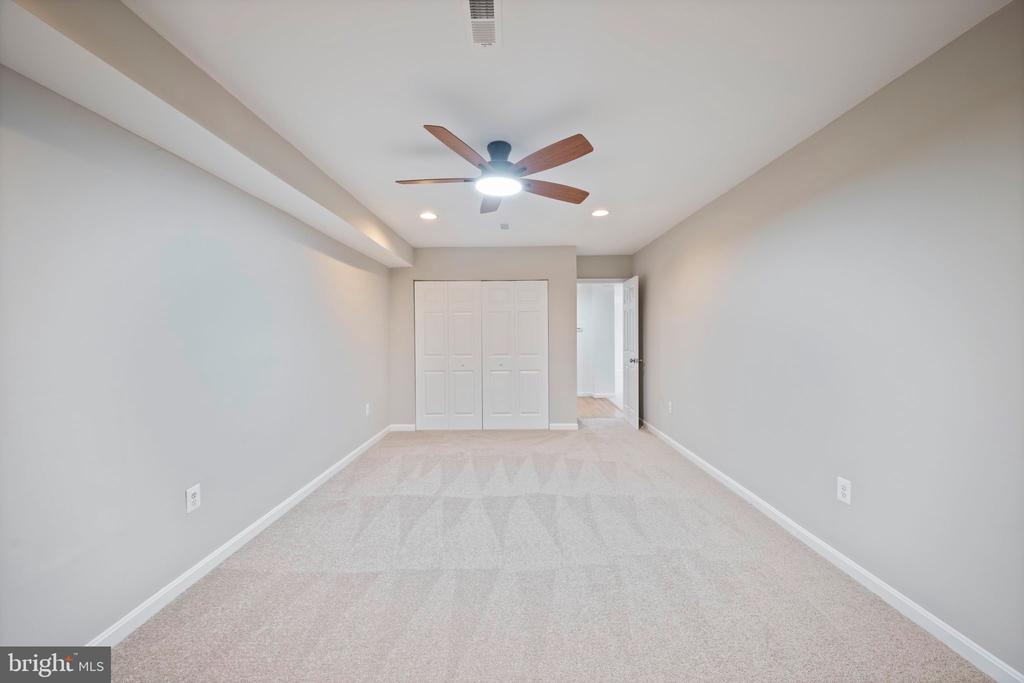 1572 ANNAPOLIS DRIVE