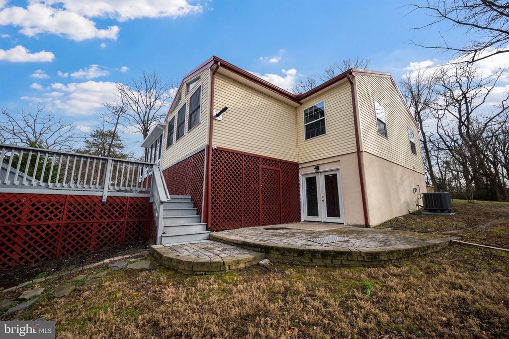 1572 ANNAPOLIS DRIVE