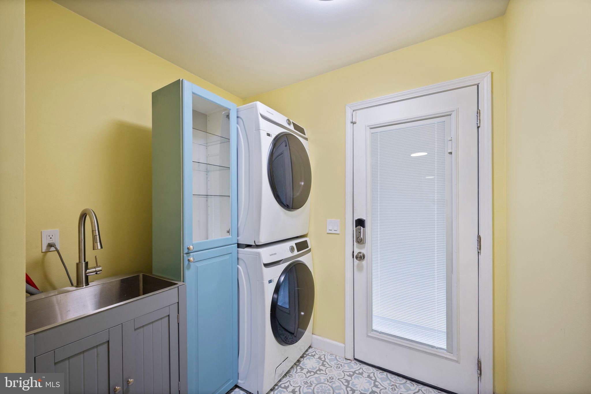 1572 ANNAPOLIS DRIVE