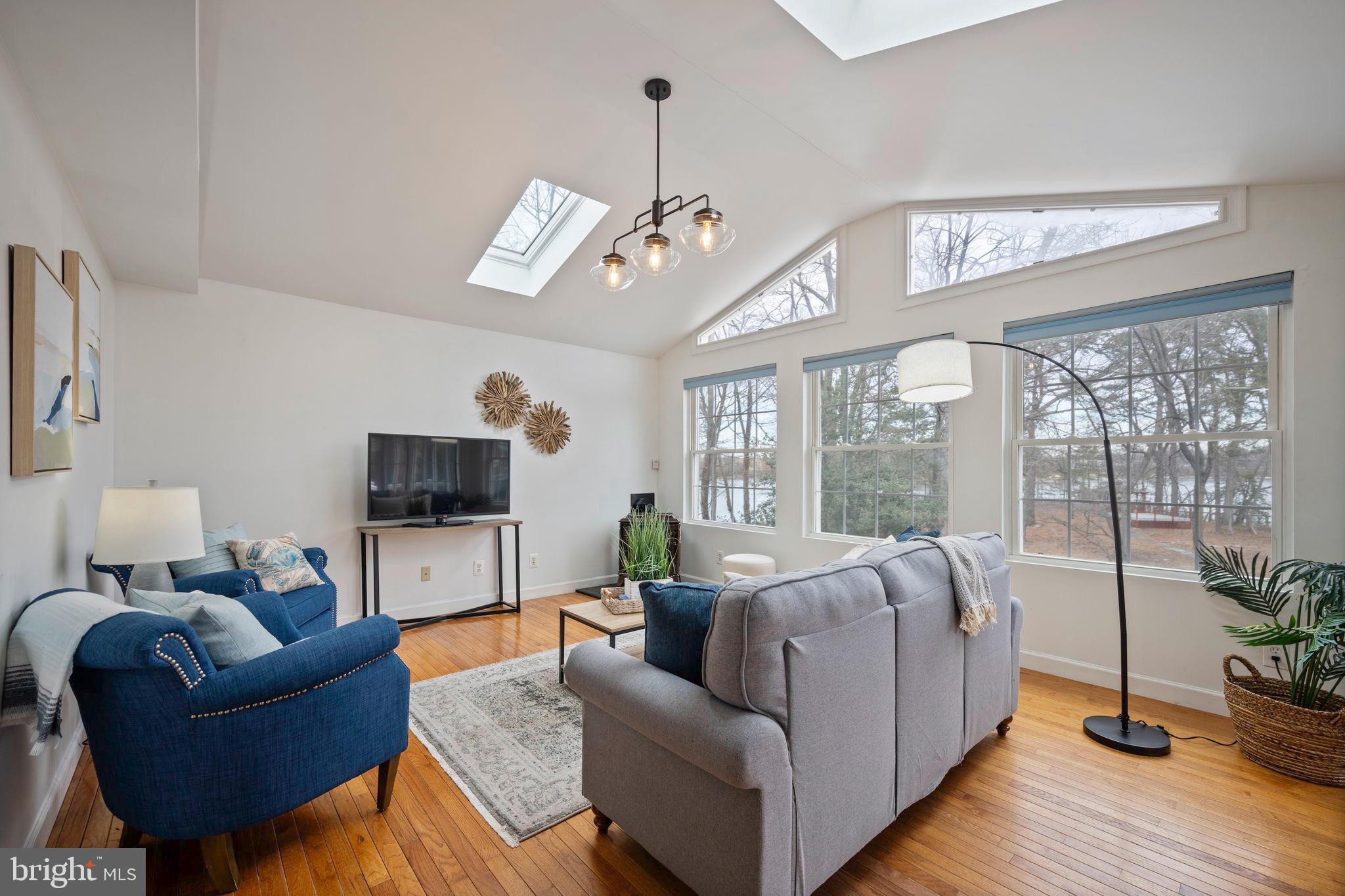 1572 ANNAPOLIS DRIVE