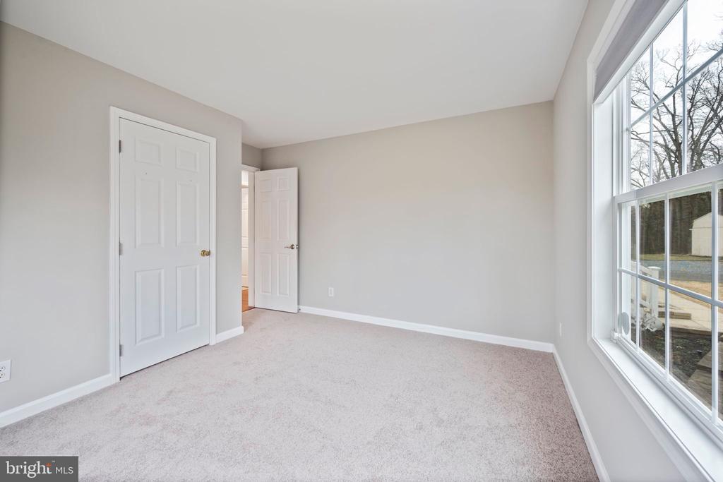 1572 ANNAPOLIS DRIVE