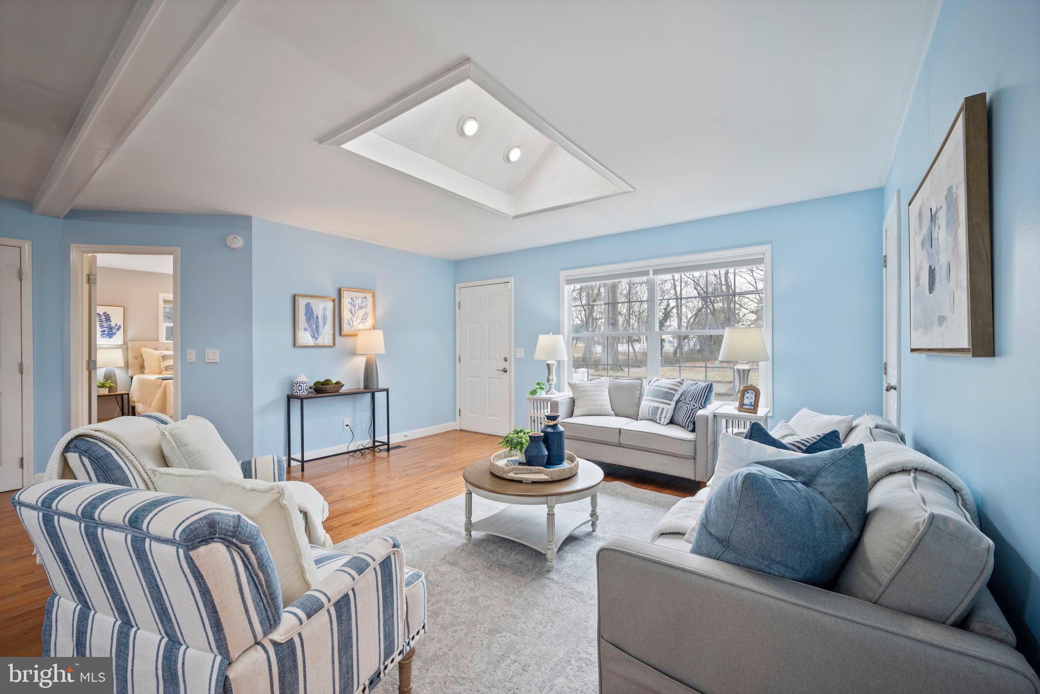 1572 ANNAPOLIS DRIVE