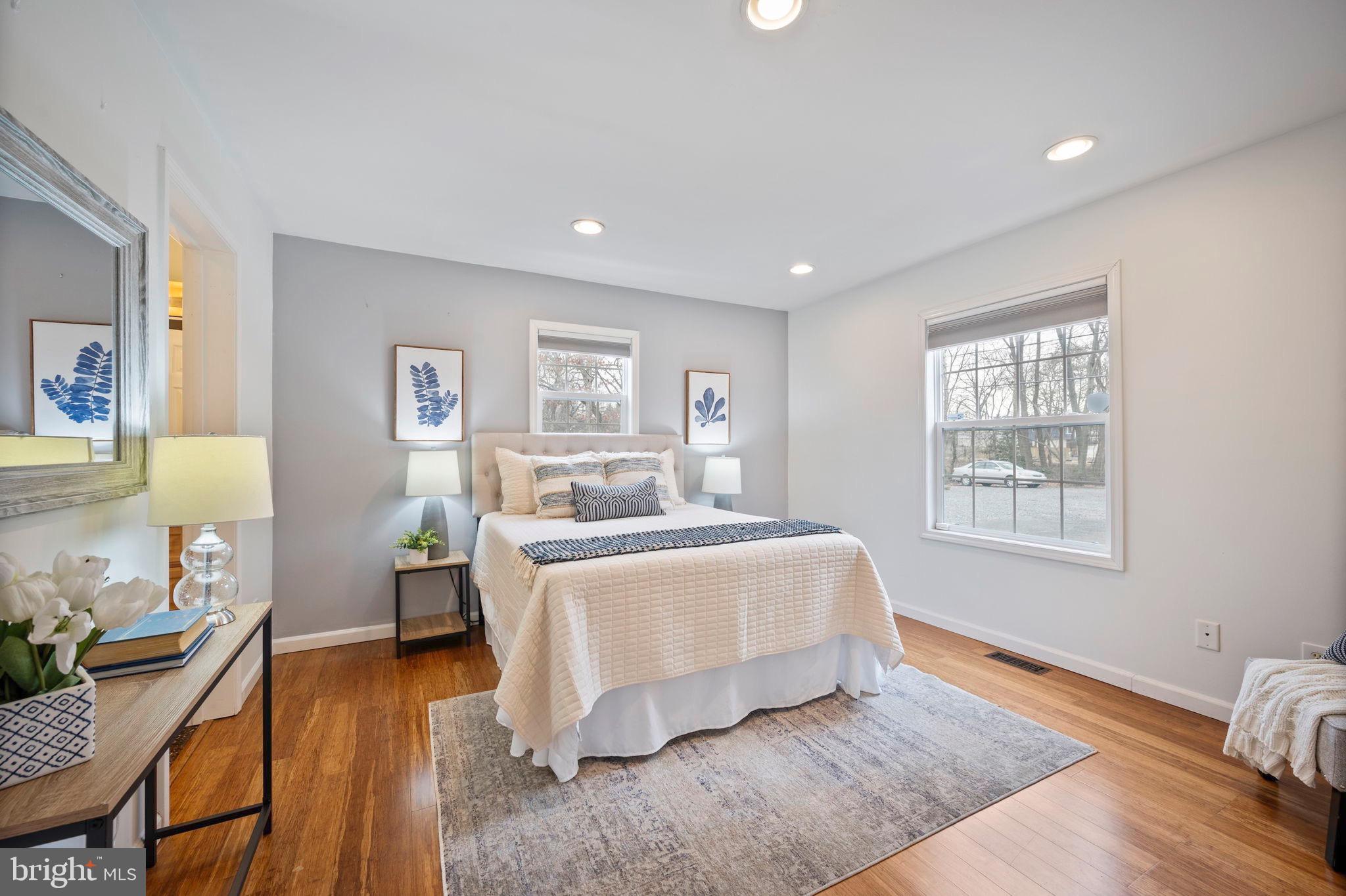 1572 ANNAPOLIS DRIVE