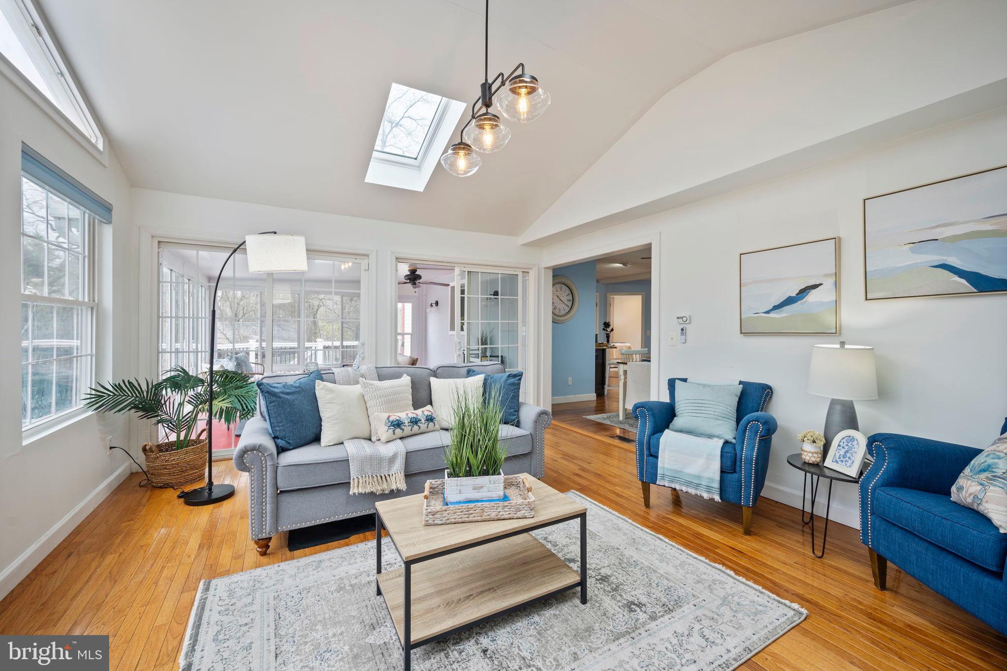 1572 ANNAPOLIS DRIVE