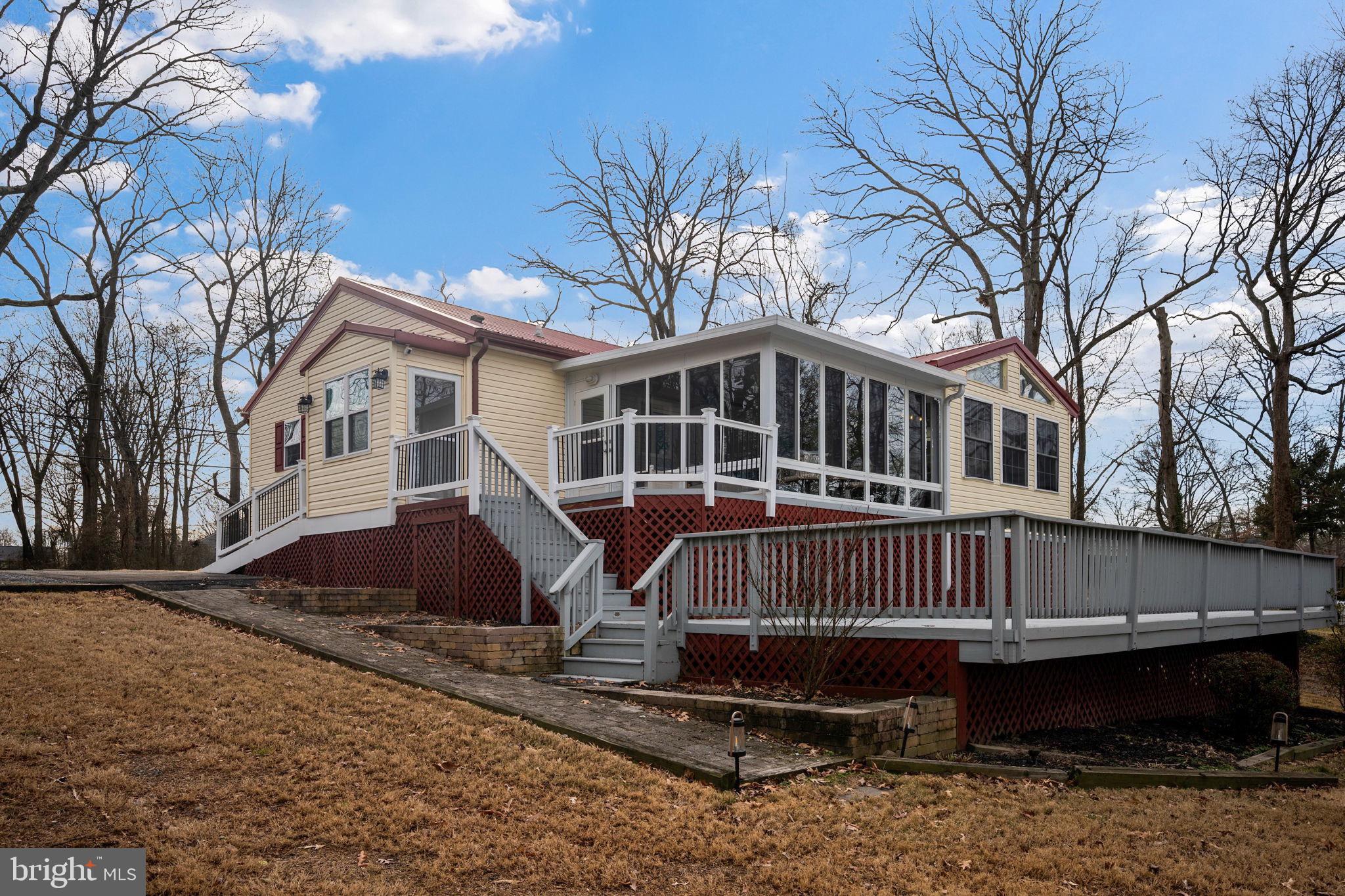 1572 ANNAPOLIS DRIVE